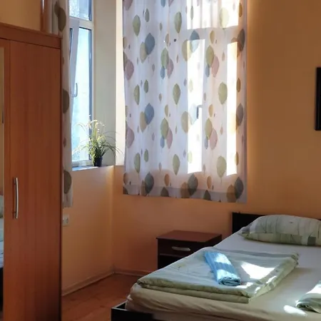 Vandrerhjem Elegance On A Budget - For Rent In Center Sofia