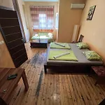 Elegance On A Budget - For Rent In Center Szófia