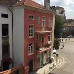 Elegance On A Budget - For Rent In Center *