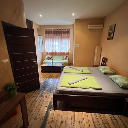 Vandrerhjem Elegance On A Budget - For Rent In Center Sofia