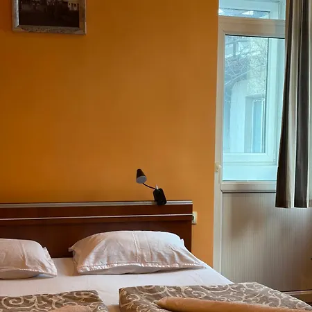 Elegance On A Budget - For Rent In Center Ostello