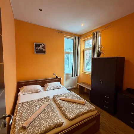 Ostello Elegance On A Budget - For Rent In Center