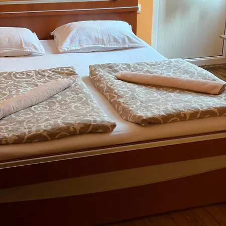 Ostello Elegance On A Budget - For Rent In Center *