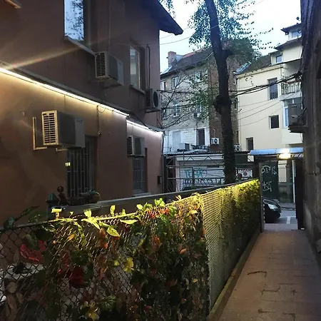Elegance On A Budget - For Rent In Center Vandrerhjem *