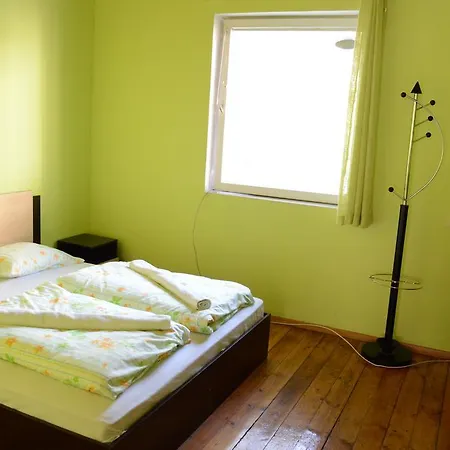 Vandrerhjem Elegance On A Budget - For Rent In Center Sofia