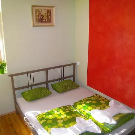 Hostel Elegance On A Budget - For Rent In Center *