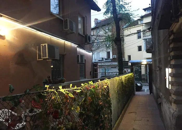 Elegance On A Budget - For Rent In Center Hostel *