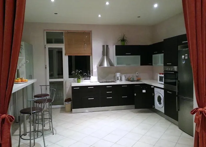 Elegance On A Budget - For Rent In Center *