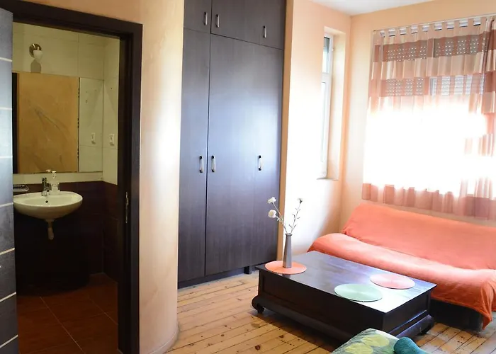 Auberge de jeunesse Elegance On A Budget - For Rent In Center *