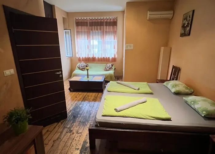 호스텔 Elegance On A Budget - For Rent In Center 소피아