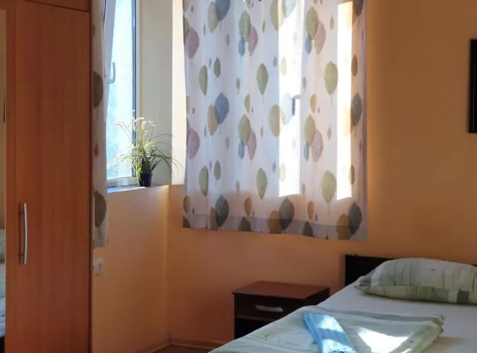 호스텔 Elegance On A Budget - For Rent In Center 소피아